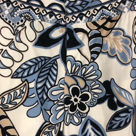 Catherine Stewart | Floral Patterned Capri - Picture 3 of 6